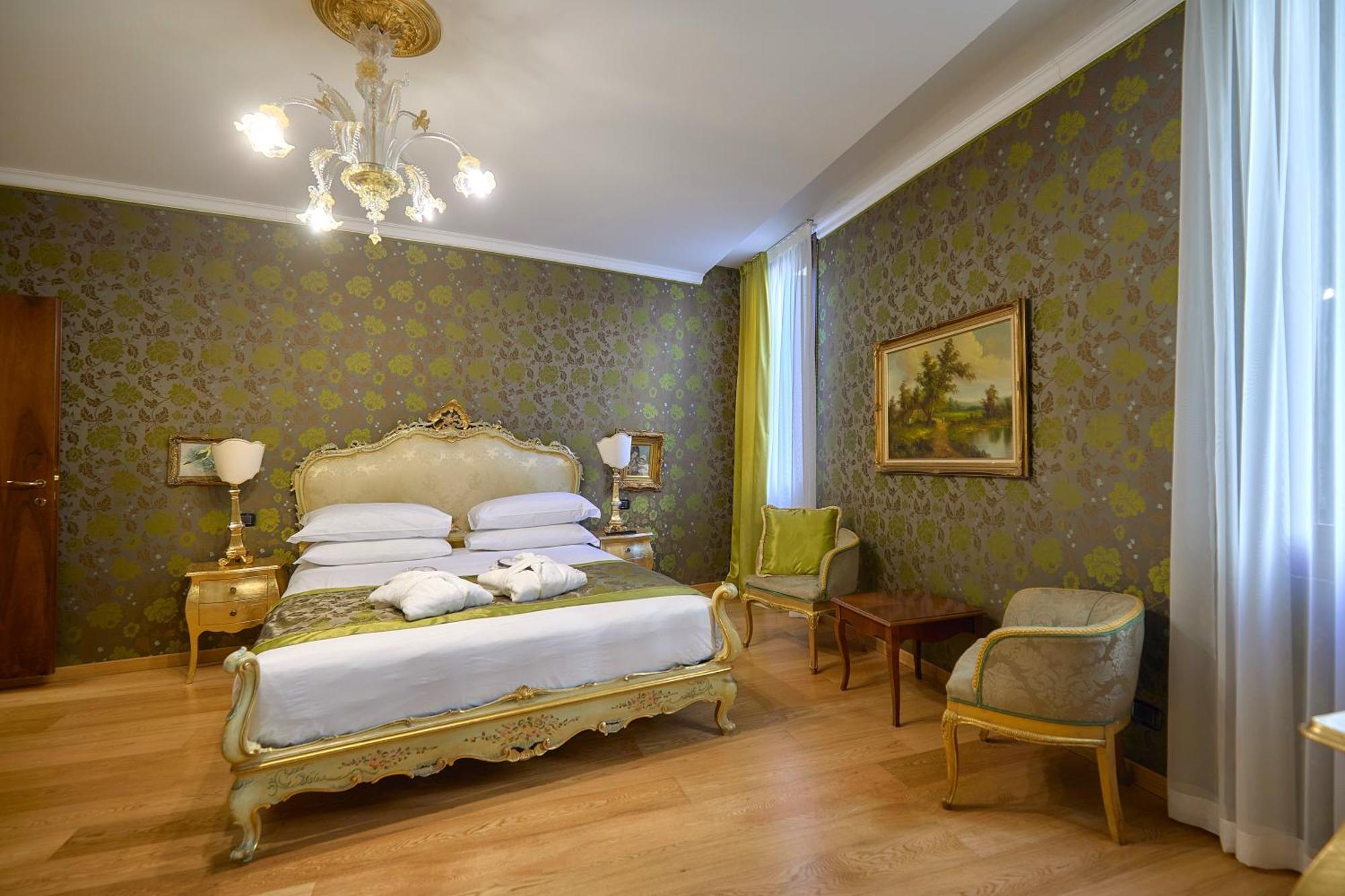 Ai Cherubini Venice Room photo